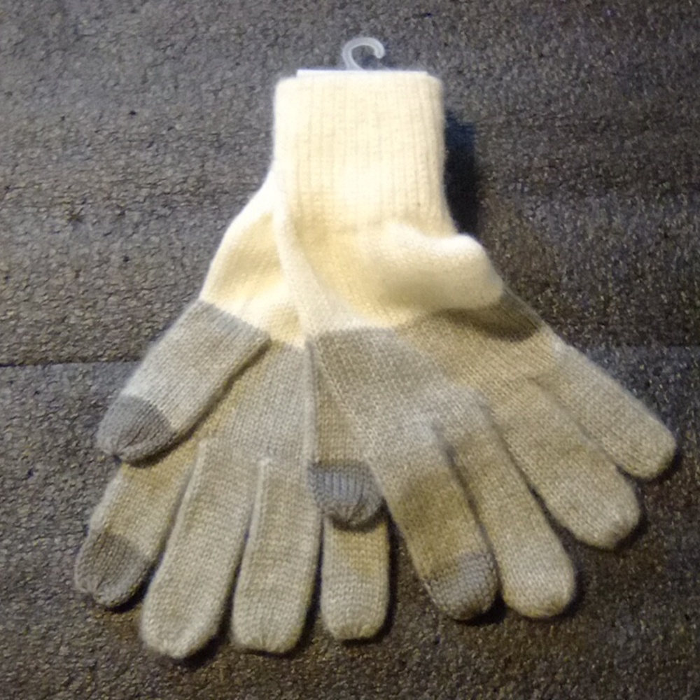 πAmerican Eagle Outfitters Cream Knit Gloves